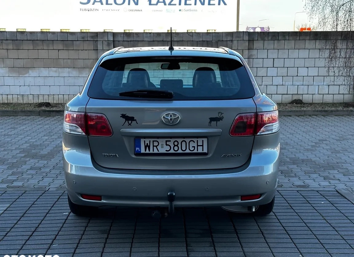 Toyota Avensis cena 29700 przebieg: 240000, rok produkcji 2009 z Radom małe 352